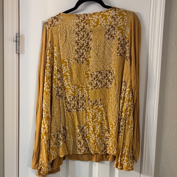 Easel Golden/Floral Flowy Blouse - Picture 3 of 4